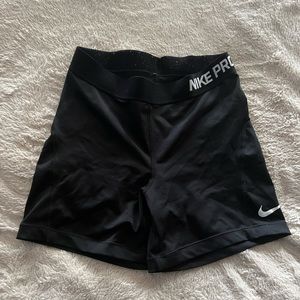 BLACK NIKE PRO SHORTS